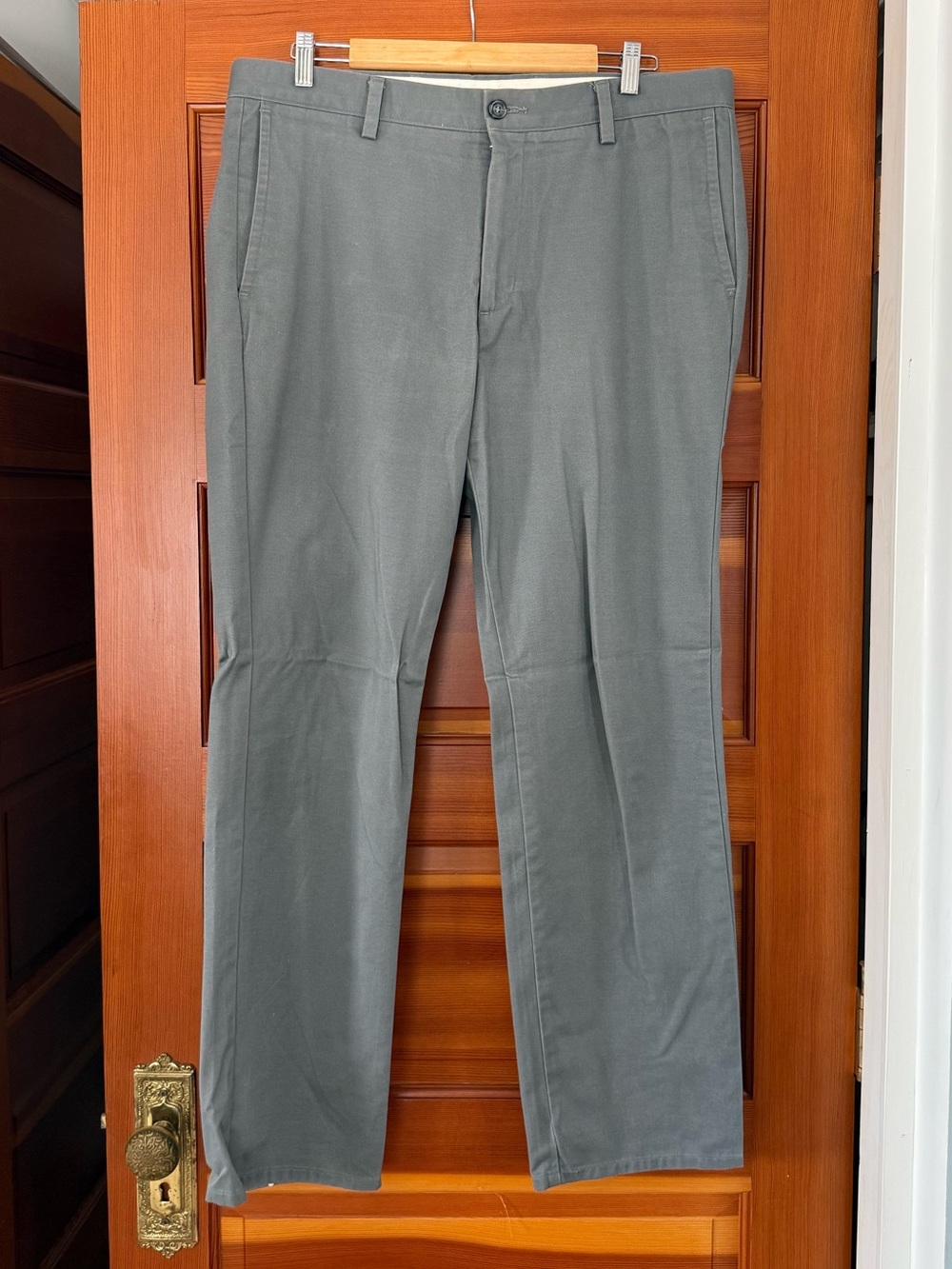 Dockers Slim Fit Chino in Gray